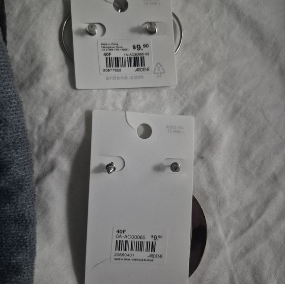 2 silver tone earrings - Picture 2 of 2